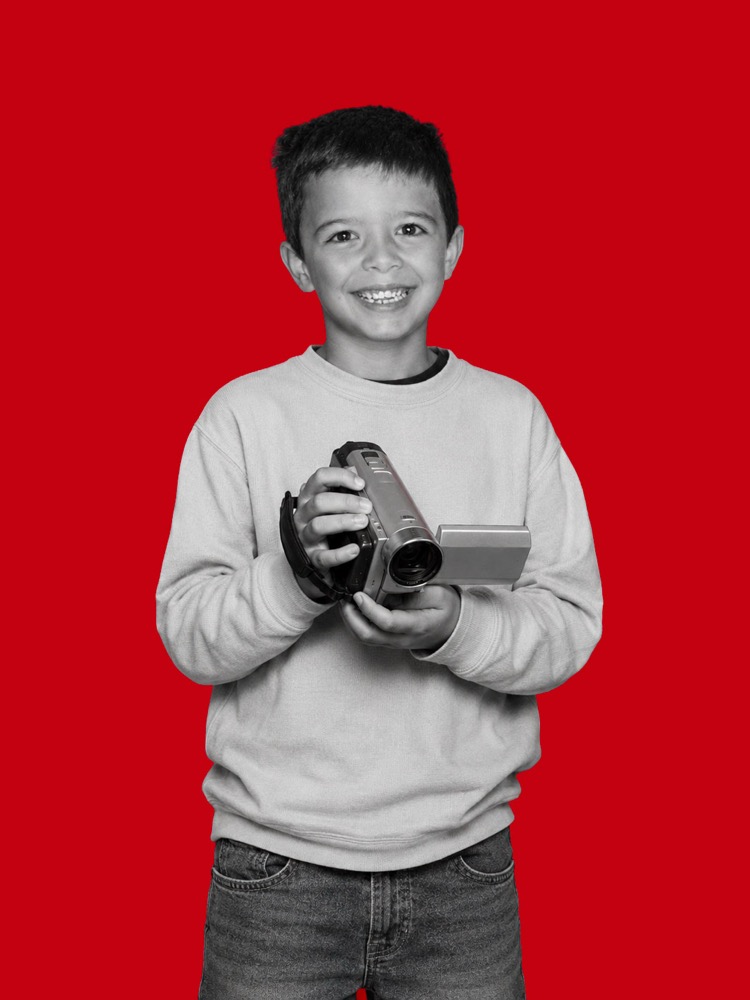 Davide da bambino con la videocamera